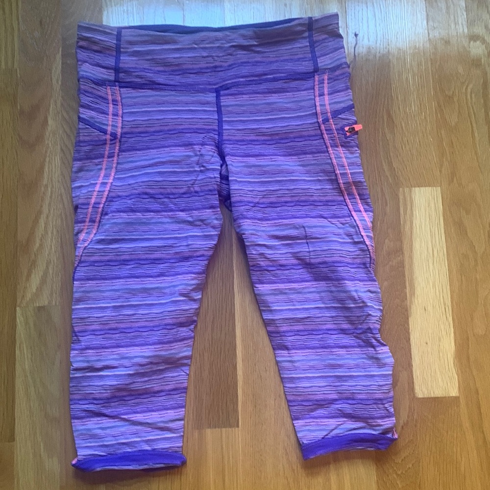 Lululemon cropped pants - worn only a couple times.. size 8